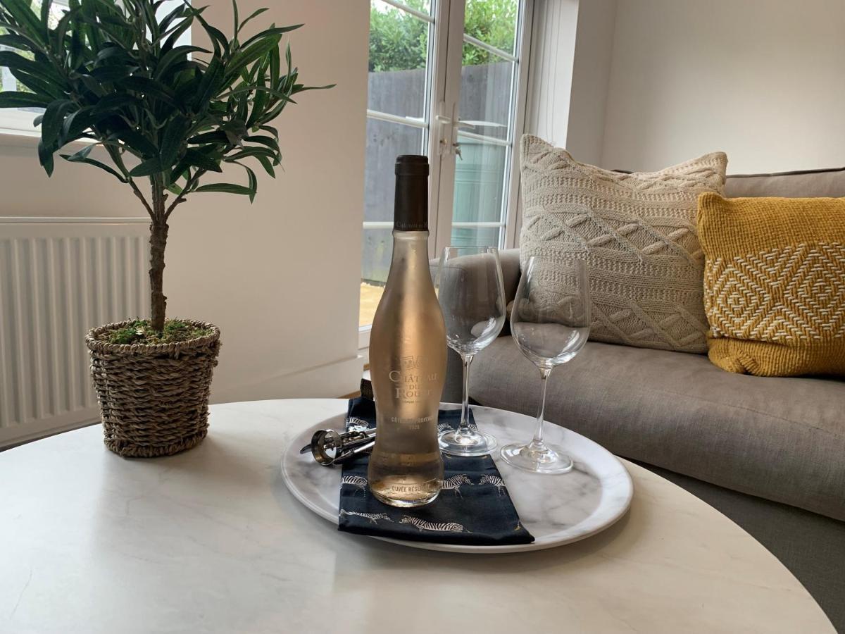 הוילה Appledram Stylish & Spacious 3 Bed House With 2 Free Car Parking Spaces מראה חיצוני תמונה