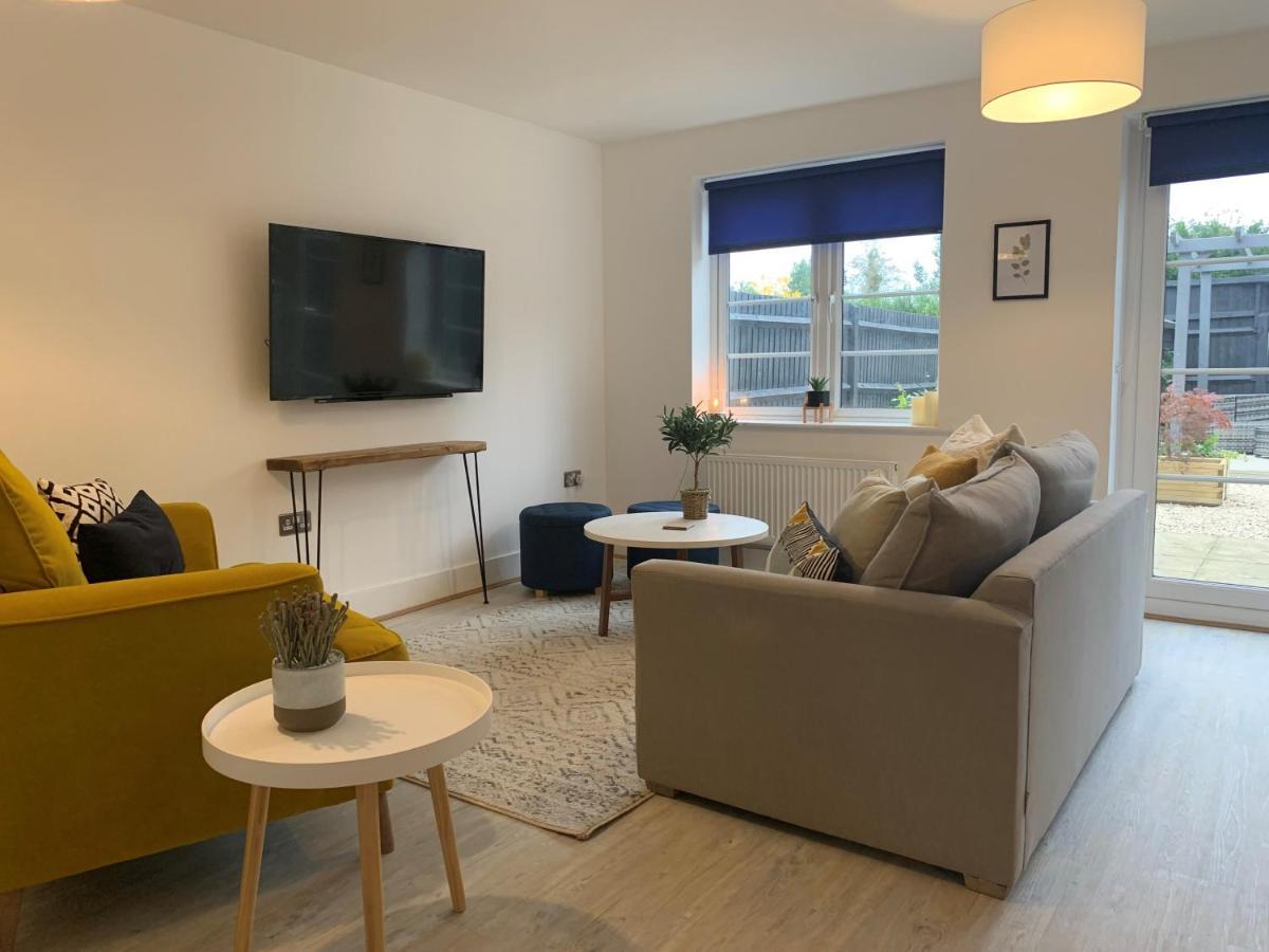 הוילה Appledram Stylish & Spacious 3 Bed House With 2 Free Car Parking Spaces מראה חיצוני תמונה