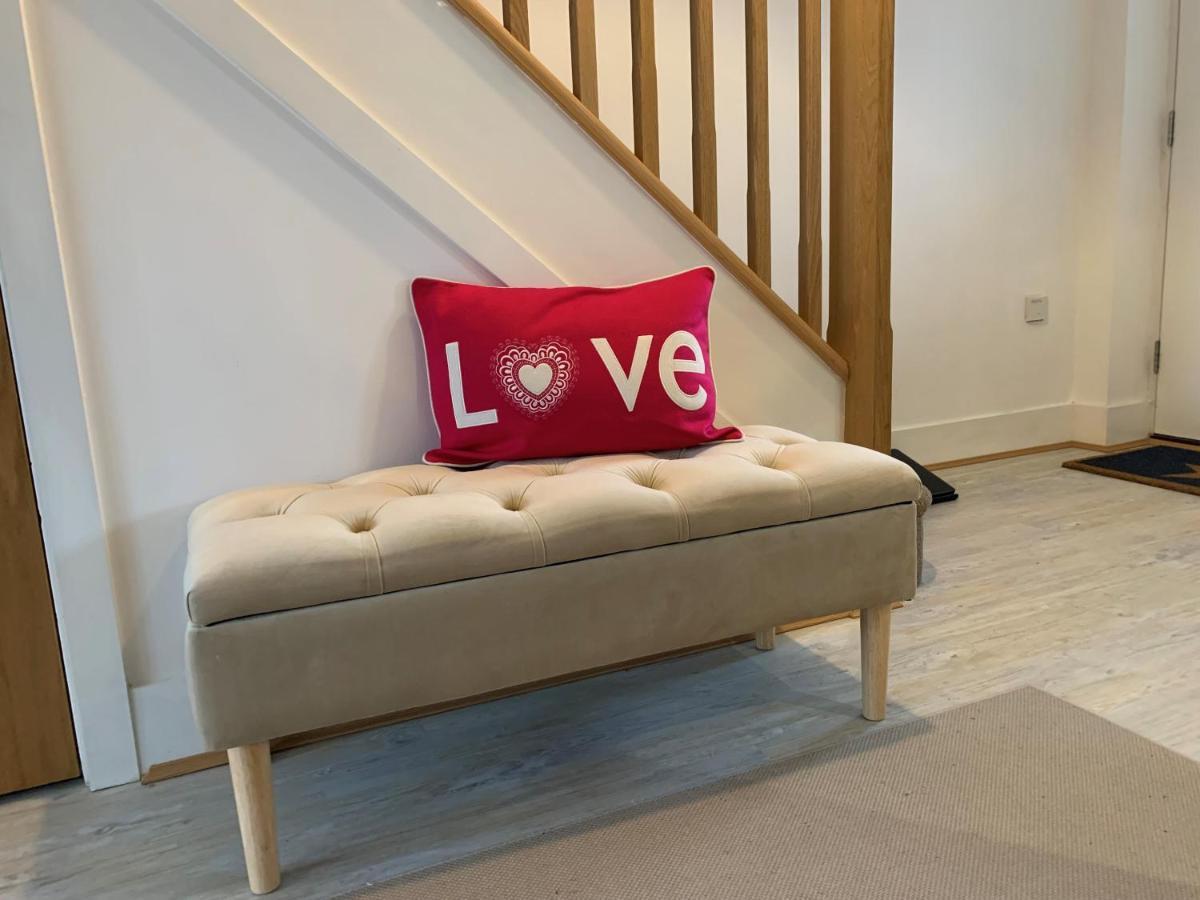 הוילה Appledram Stylish & Spacious 3 Bed House With 2 Free Car Parking Spaces מראה חיצוני תמונה
