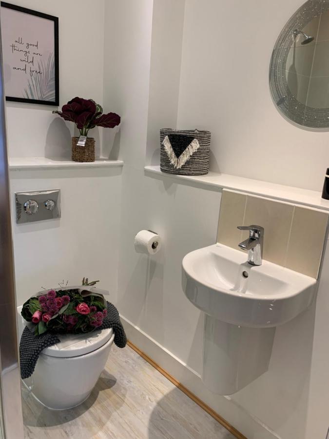 הוילה Appledram Stylish & Spacious 3 Bed House With 2 Free Car Parking Spaces מראה חיצוני תמונה