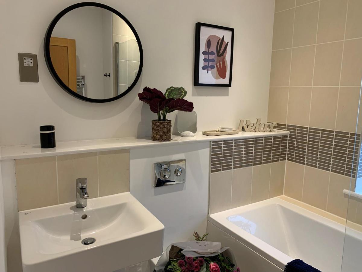 הוילה Appledram Stylish & Spacious 3 Bed House With 2 Free Car Parking Spaces מראה חיצוני תמונה