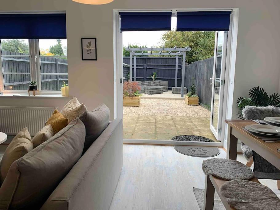 הוילה Appledram Stylish & Spacious 3 Bed House With 2 Free Car Parking Spaces מראה חיצוני תמונה