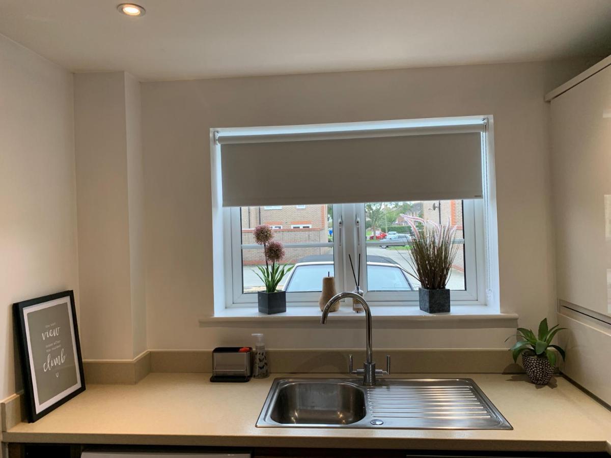 הוילה Appledram Stylish & Spacious 3 Bed House With 2 Free Car Parking Spaces מראה חיצוני תמונה