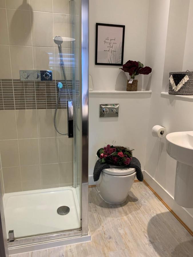 הוילה Appledram Stylish & Spacious 3 Bed House With 2 Free Car Parking Spaces מראה חיצוני תמונה