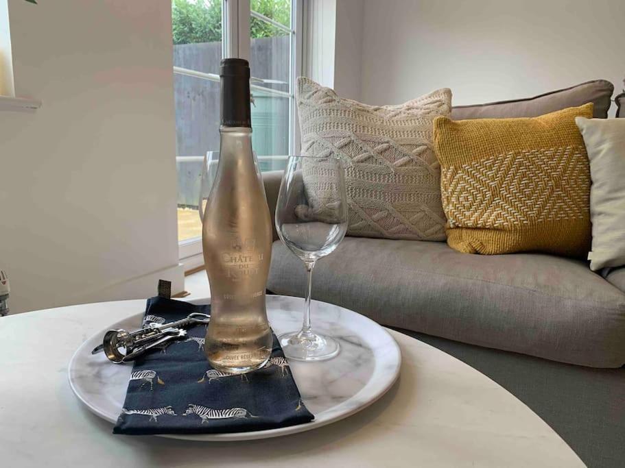 הוילה Appledram Stylish & Spacious 3 Bed House With 2 Free Car Parking Spaces מראה חיצוני תמונה