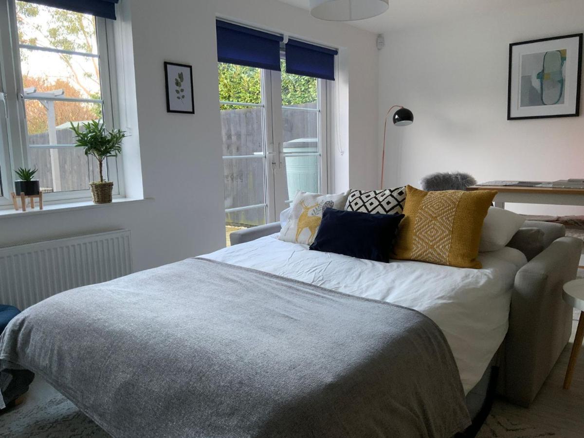 הוילה Appledram Stylish & Spacious 3 Bed House With 2 Free Car Parking Spaces מראה חיצוני תמונה