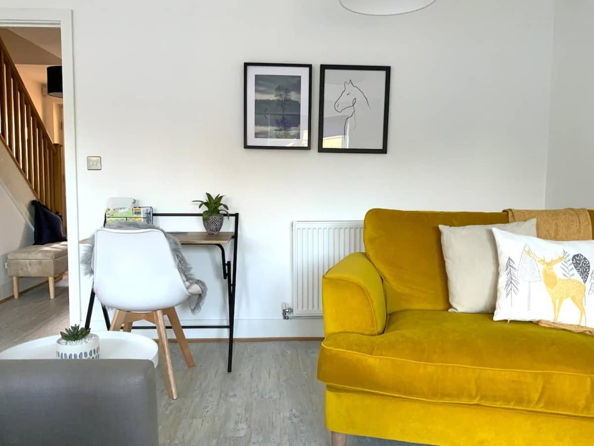 הוילה Appledram Stylish & Spacious 3 Bed House With 2 Free Car Parking Spaces מראה חיצוני תמונה