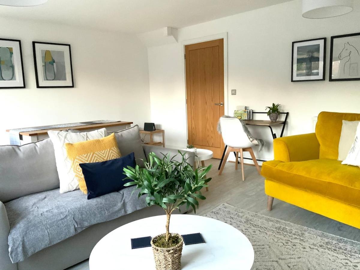 הוילה Appledram Stylish & Spacious 3 Bed House With 2 Free Car Parking Spaces מראה חיצוני תמונה