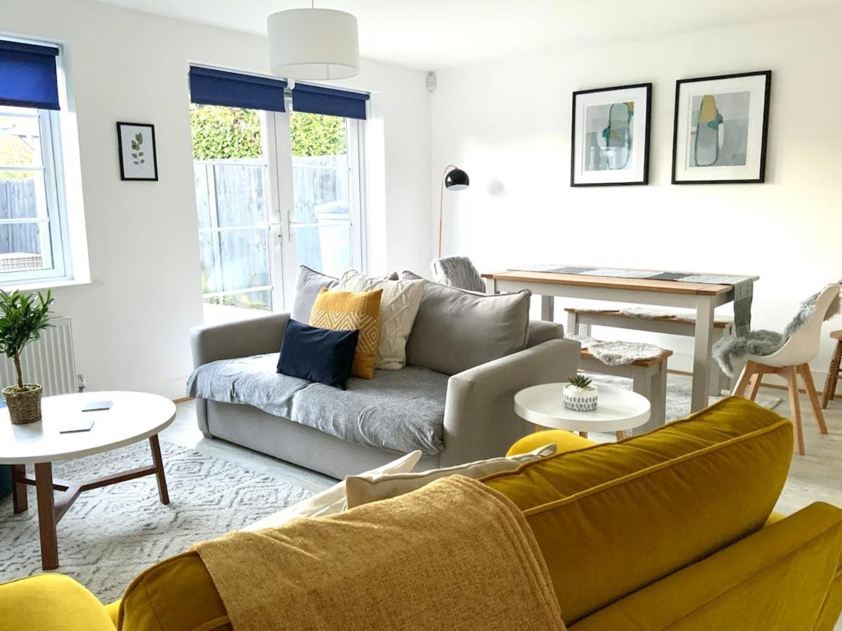 הוילה Appledram Stylish & Spacious 3 Bed House With 2 Free Car Parking Spaces מראה חיצוני תמונה